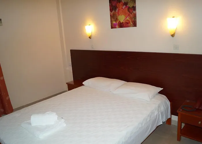 Otel Brati - Arcoudi Arkoudi